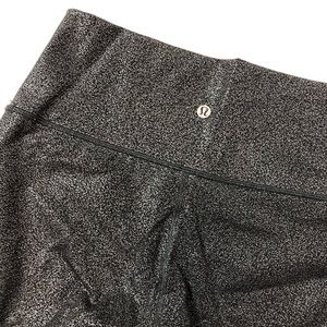 Lululemon / Foil Wunder Under Capri Leggings